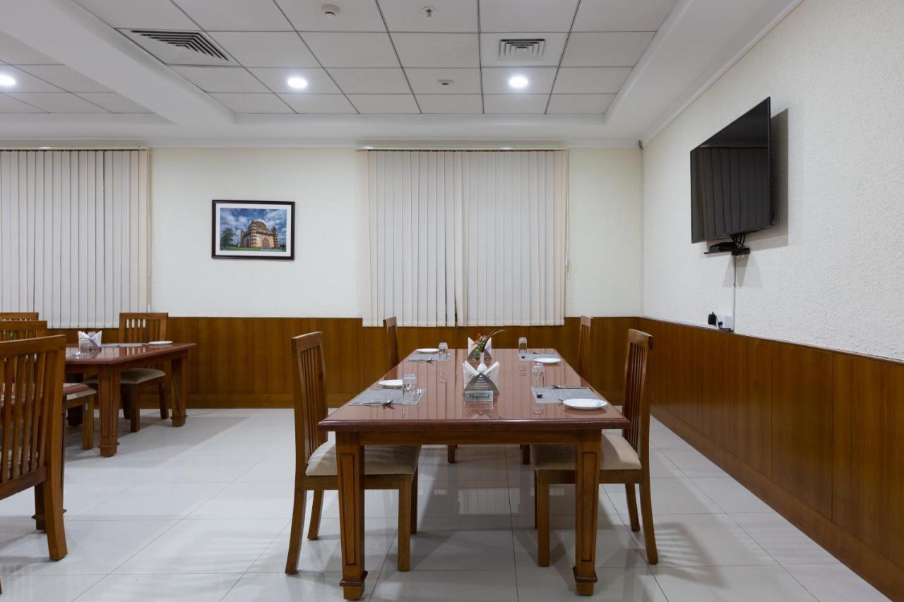 Kstdc Kumarakrupa Hotel Bangalore Exterior photo