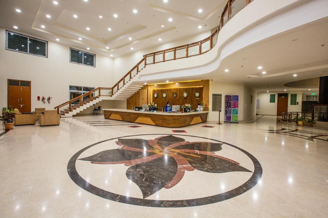 Kstdc Kumarakrupa Hotel Bangalore Exterior photo