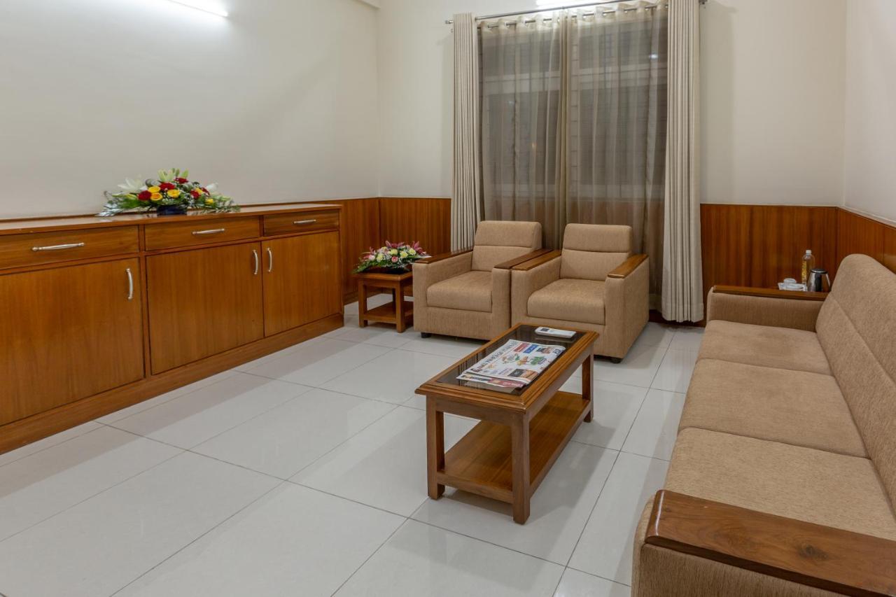 Kstdc Kumarakrupa Hotel Bangalore Exterior photo