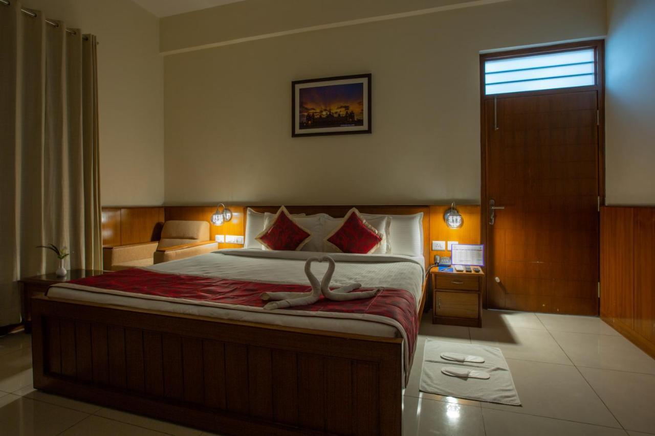 Kstdc Kumarakrupa Hotel Bangalore Exterior photo